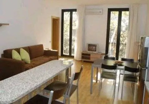 Mh Apartments S. Familia Barcelona Spain