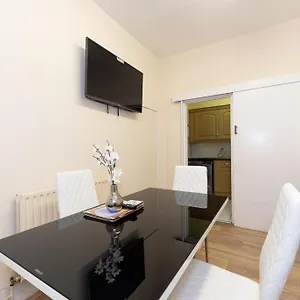 Barking Road Comfy House London