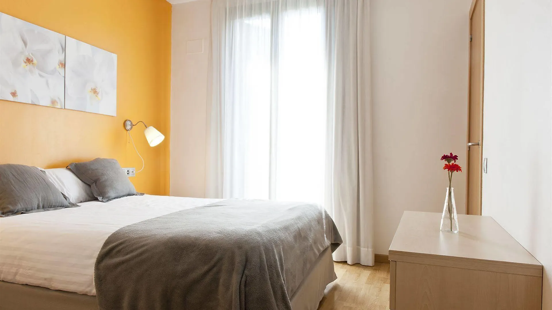 Mh Apartments S. Familia Barcelona