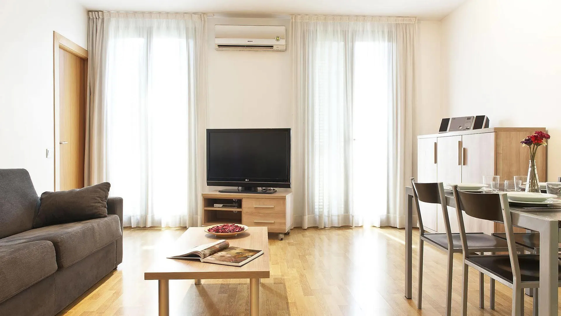 Mh Apartments S. Familia Barcelona 0*,  Spanien
