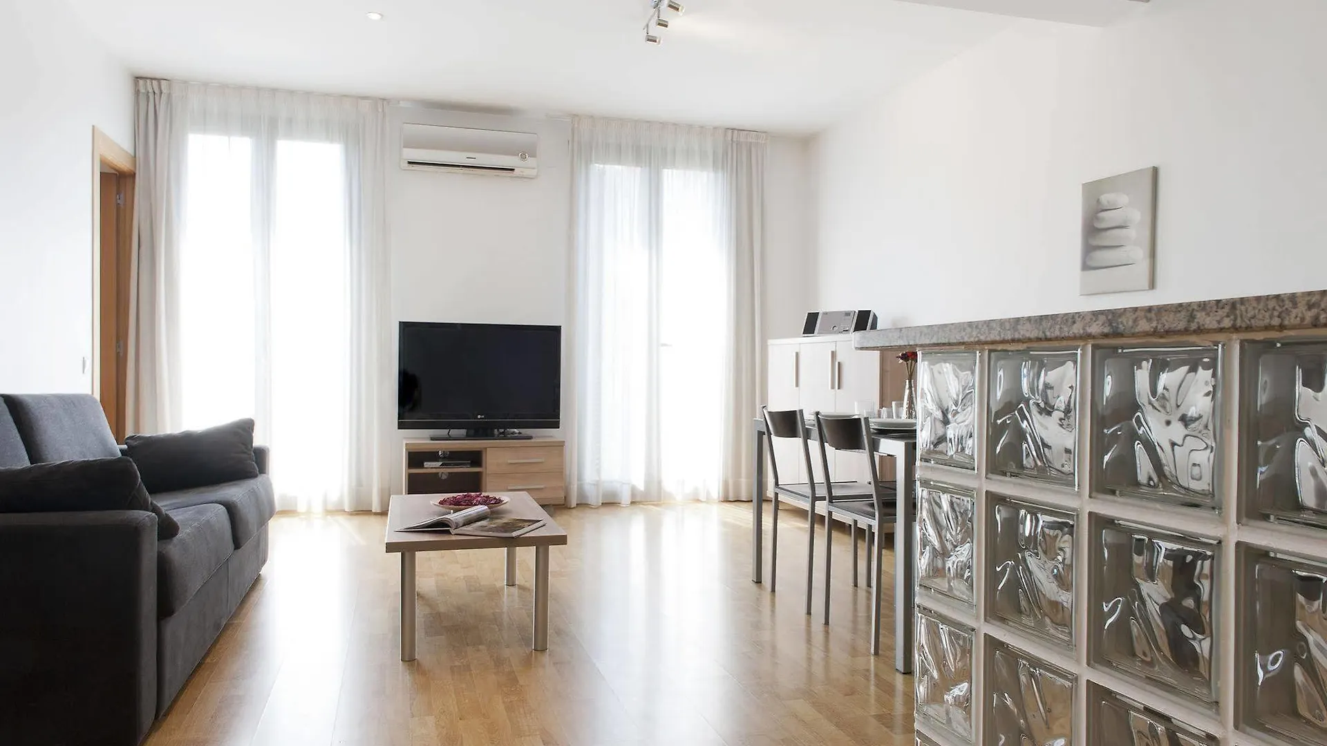Mh Apartments S. Familia Barcelona