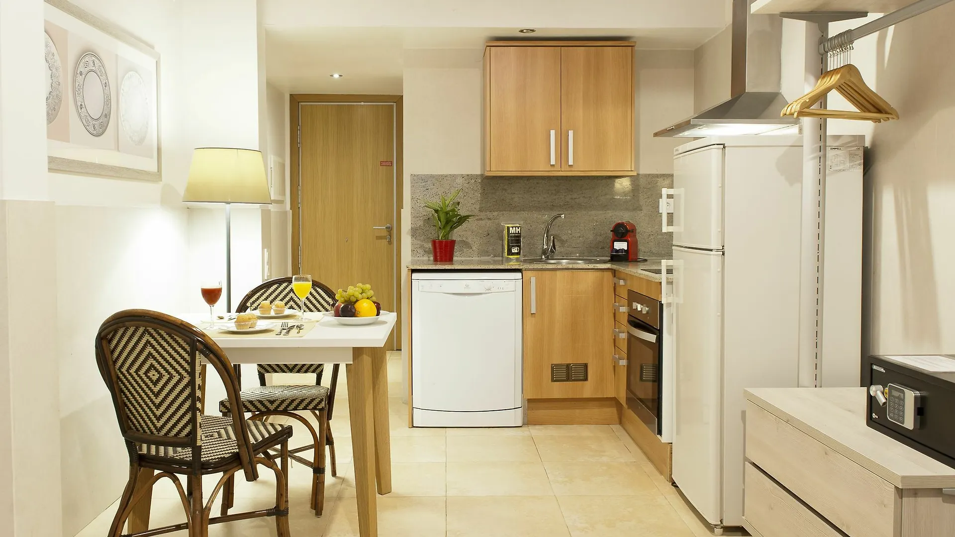 Mh Apartments S. Familia Barcelona