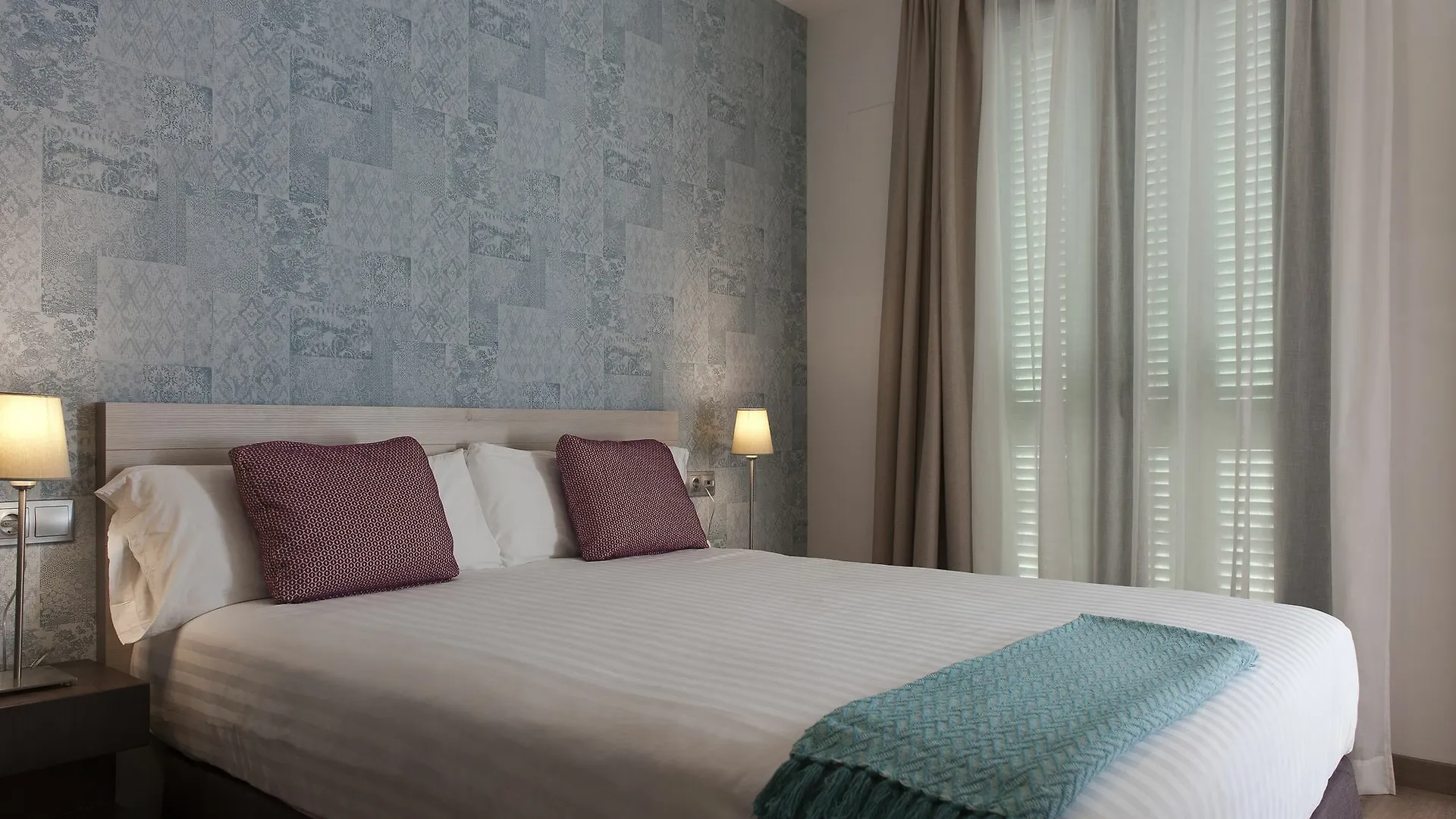 Mh Apartments S. Familia Barcelona
